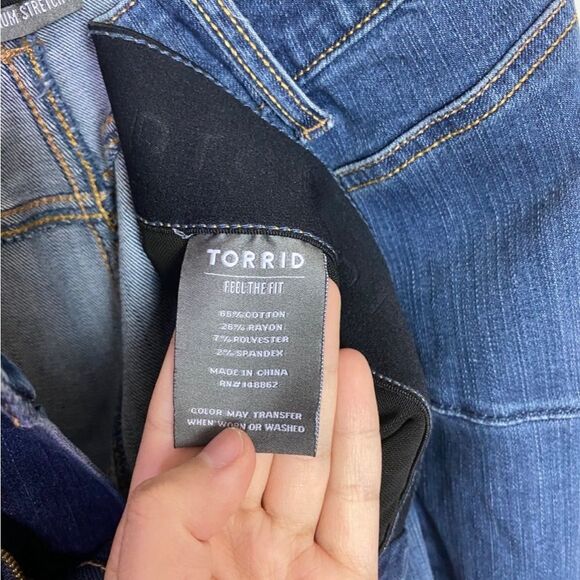 Torrid Bombshell Skinny Straight Leg Blue Jeans with Pockets stretchy size 24 - Picture 11 of 12
